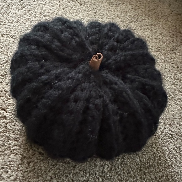 Handmade Knit Pumpkin Decor Set - Picture 4 of 8